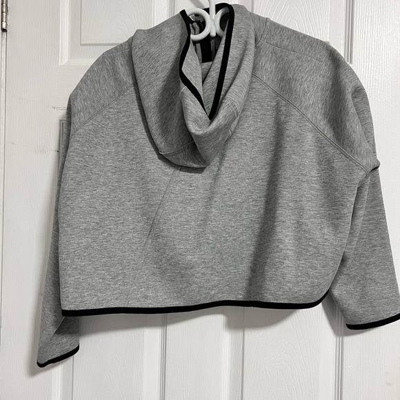 Grey Nike cropped Tech Fleece (Barely Worn) - Picture 3 of 3
